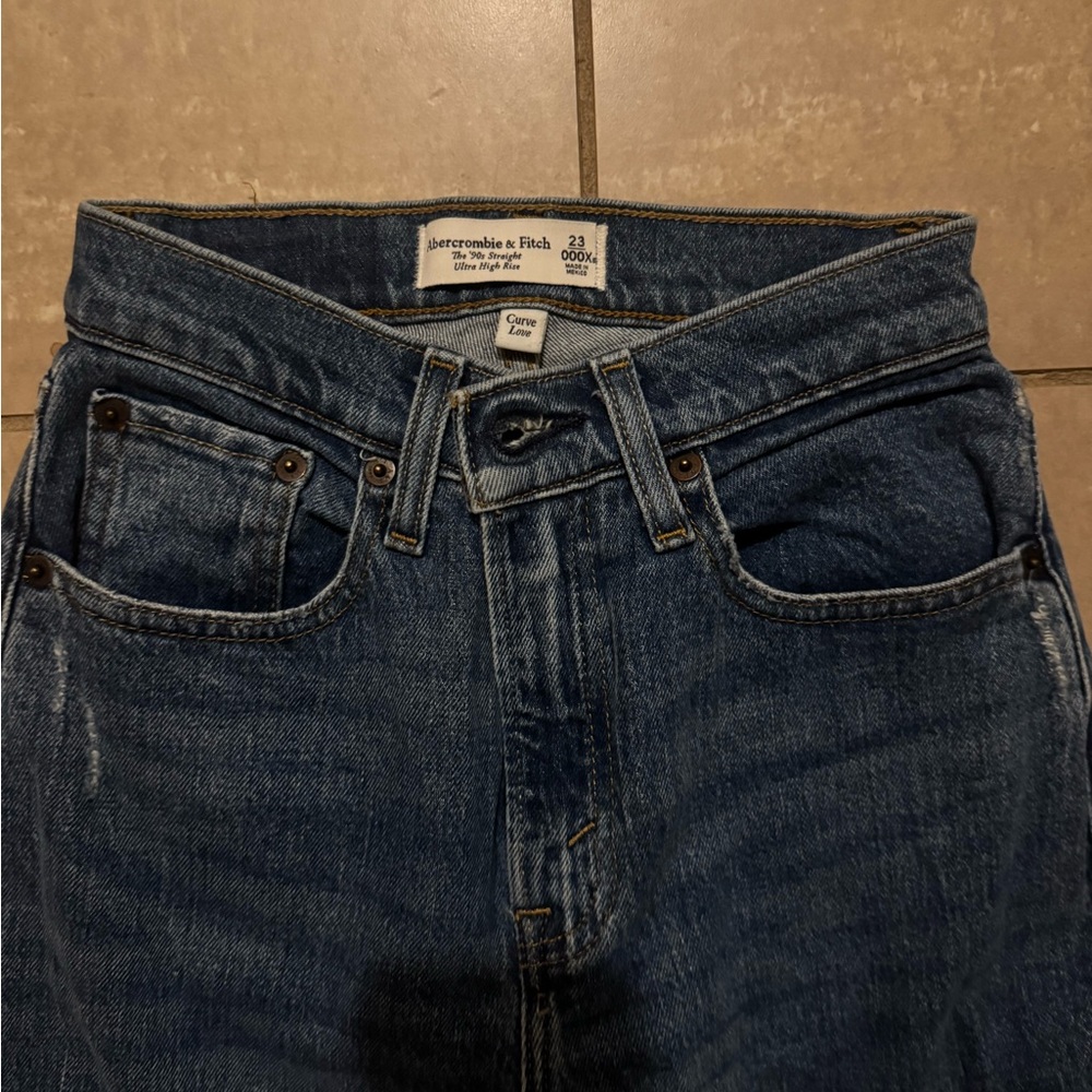 Abercrombie & Fitch Curve Love Ultra High-Rise 90’s Straight Leg Jeans 23/000XS - Picture 3 of 4